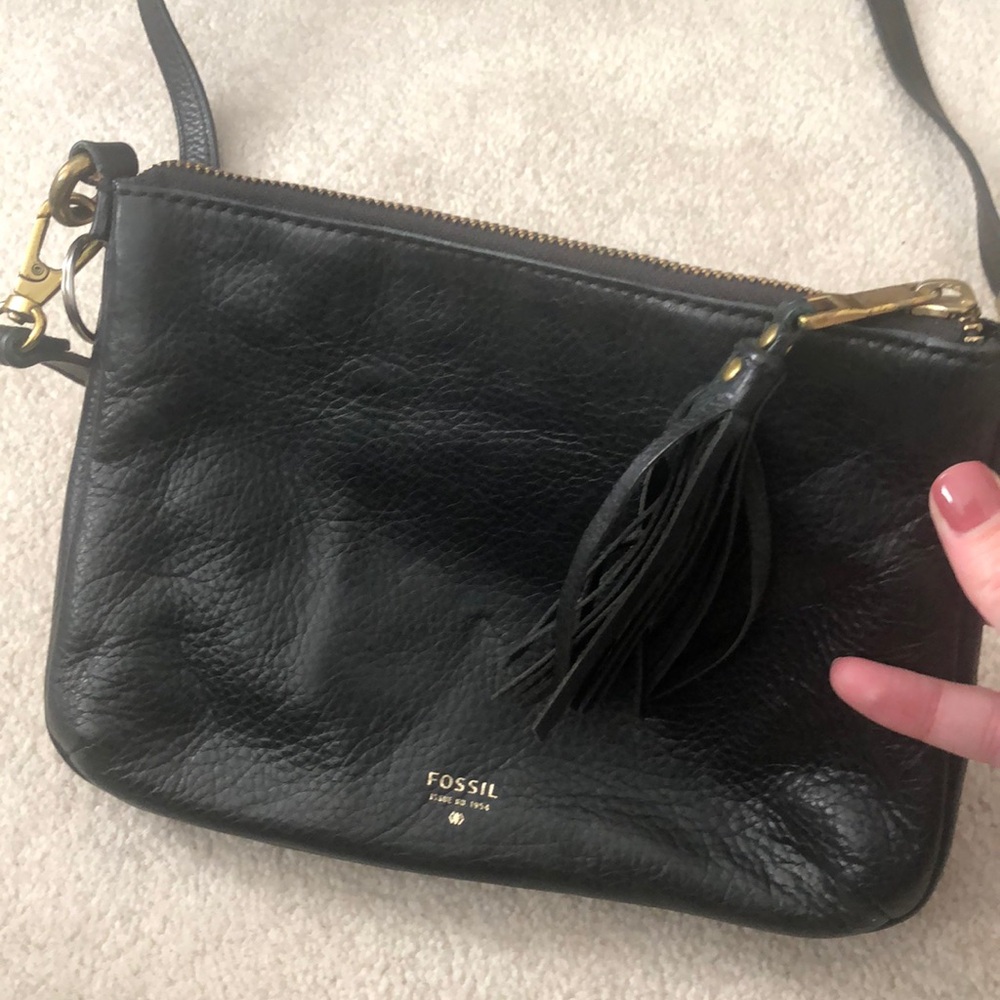 EUC Black leather Fossil purse